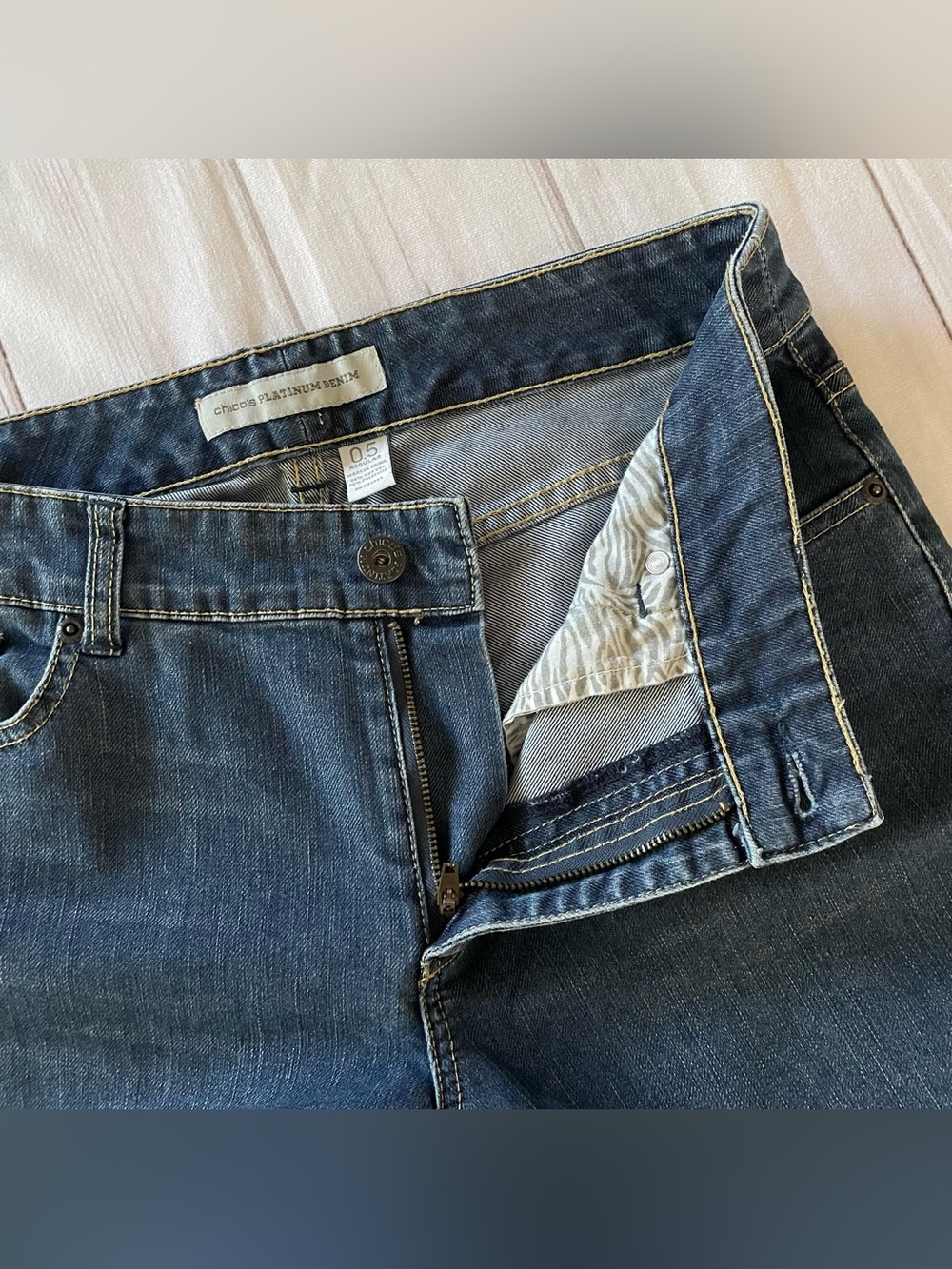 Chico's Platinum Denim Ultimate Fit Slim Leg Jeans Women’s Size 0.5 (S/6) Blue - Picture 10 of 15